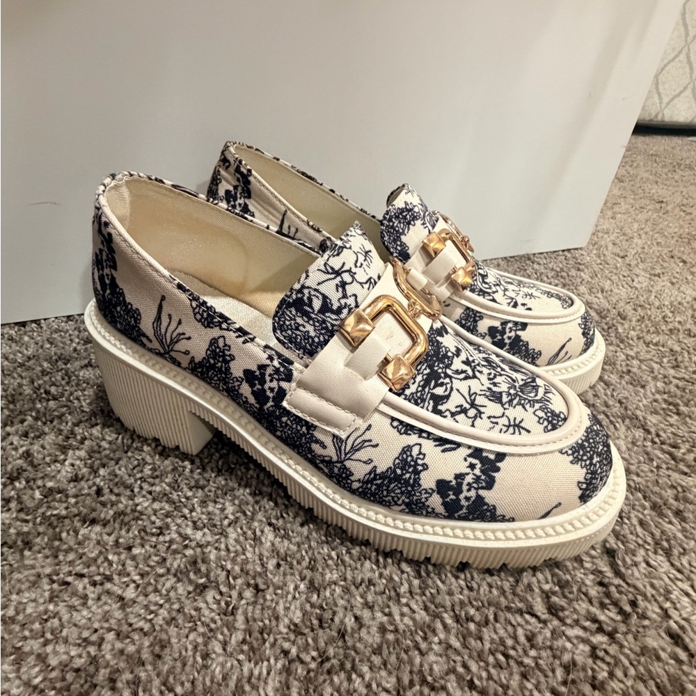SHEIN Cream and Navy Floral Chunky Loafers with Gold Hardware